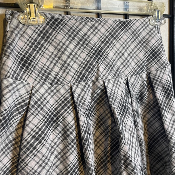 Divided H&M Women’s Juniors Pink Grey Plaid School Girl Pleated Mini Skirt Sz 0 - Picture 3 of 6